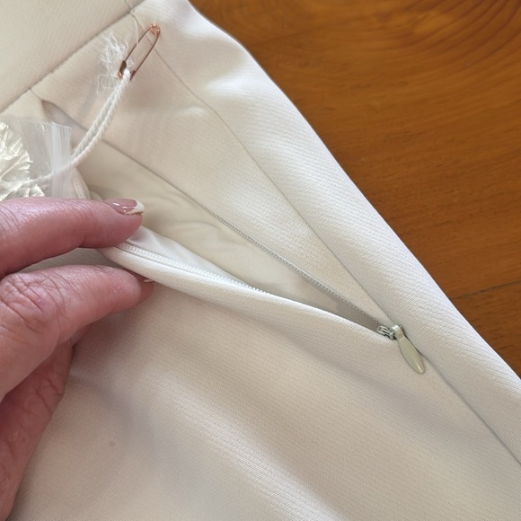 NWT GOOD AMERICAN
LUXE SUITING TROUSER SHORT - Picture 10 of 16